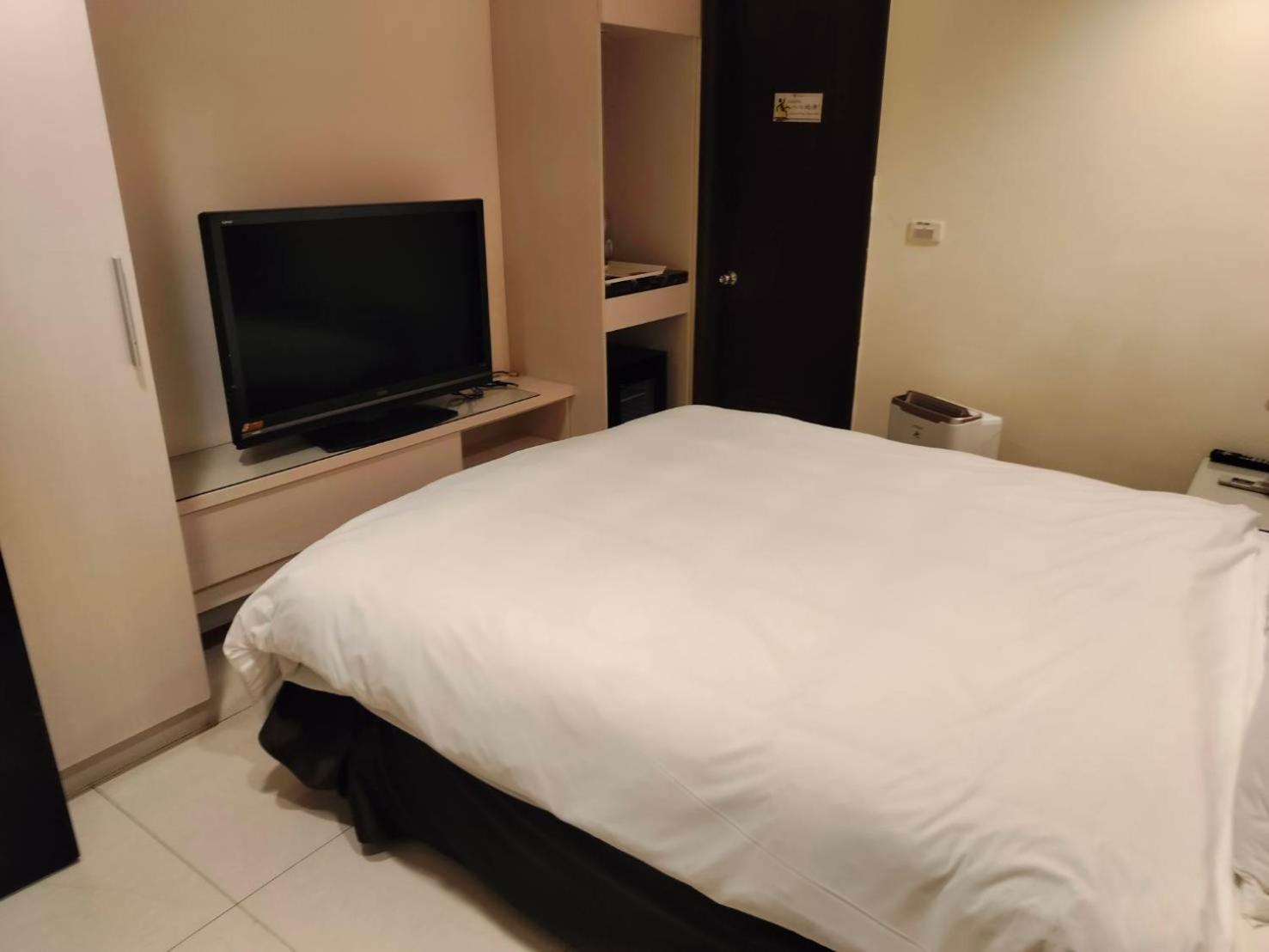 F Hotel - Sanyi Luaran gambar