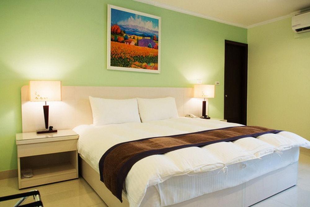 F Hotel - Sanyi Luaran gambar
