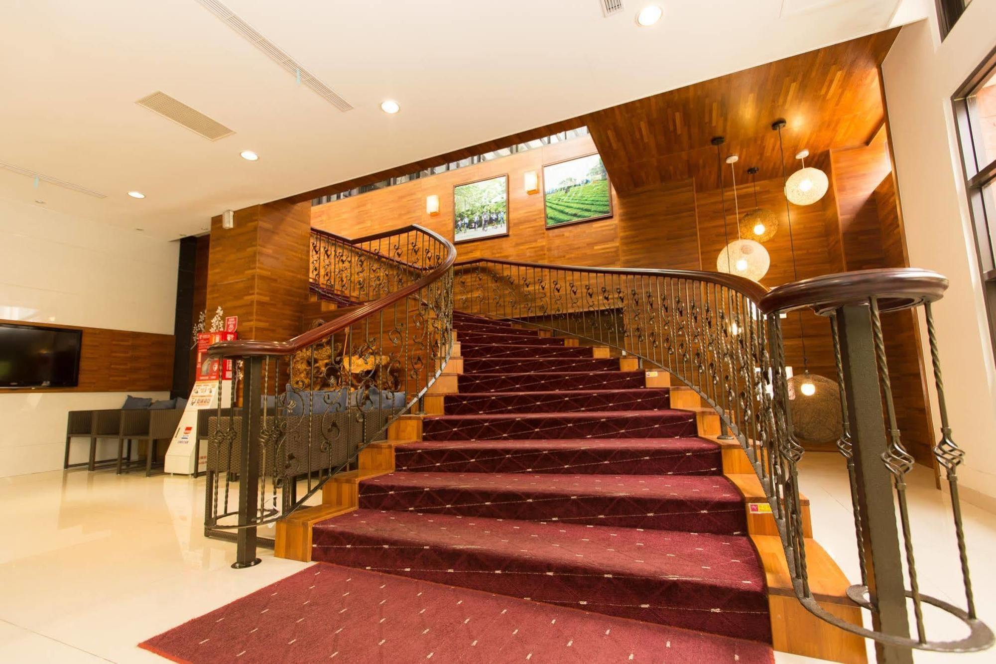 F Hotel - Sanyi Luaran gambar