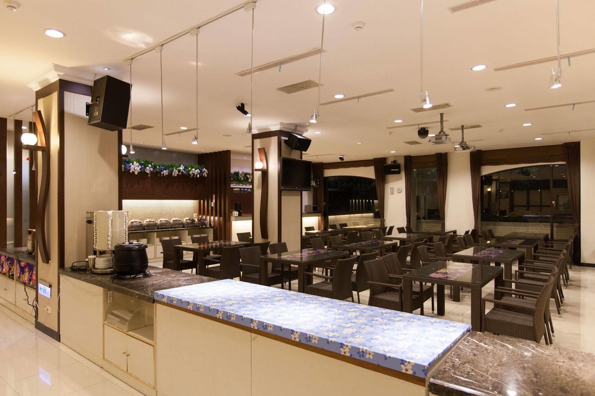 F Hotel - Sanyi Luaran gambar