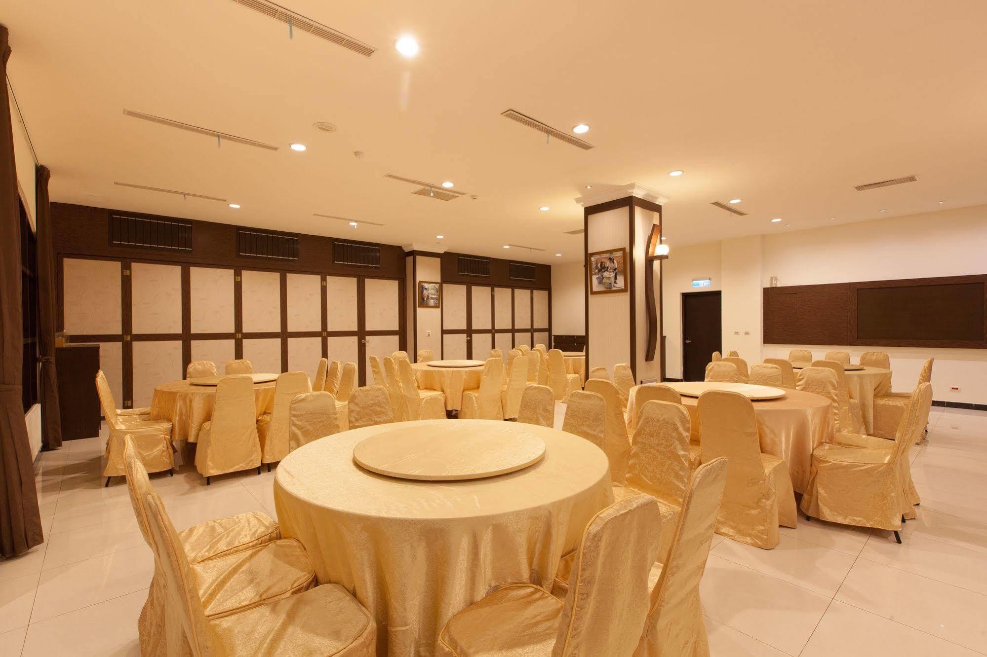 F Hotel - Sanyi Luaran gambar