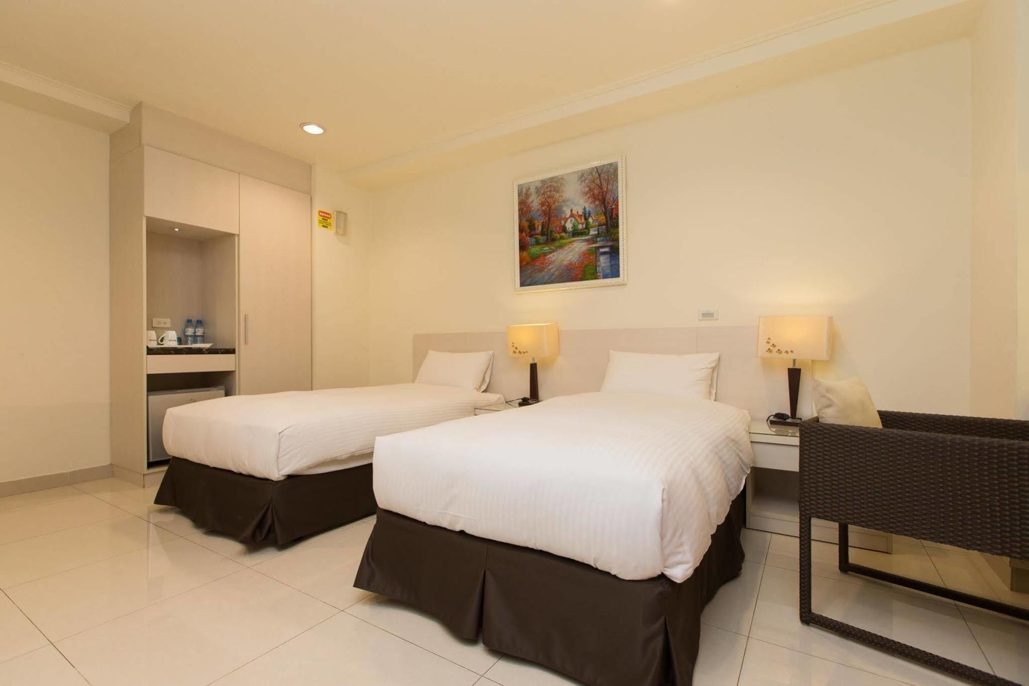 F Hotel - Sanyi Luaran gambar
