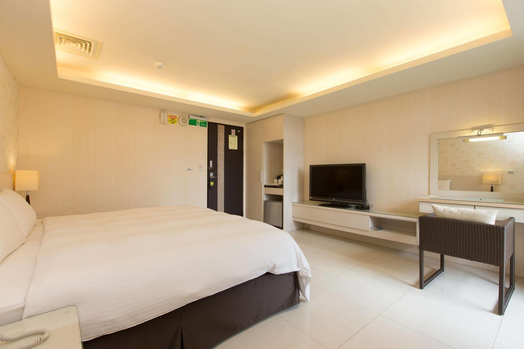 F Hotel - Sanyi Luaran gambar